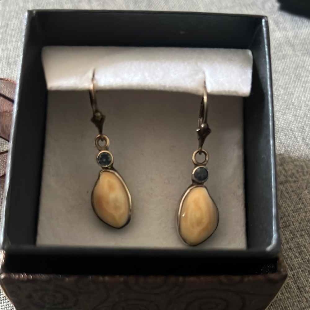 Elegant Gold and Cream Earrings